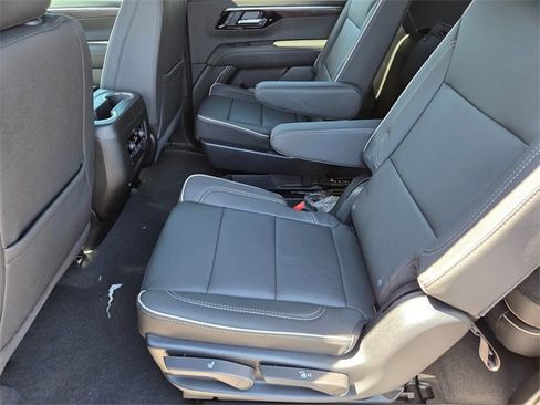 New 2025 Chevrolet Suburban Premier image 7