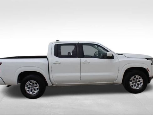 Used 2024 Nissan Frontier SV image 5