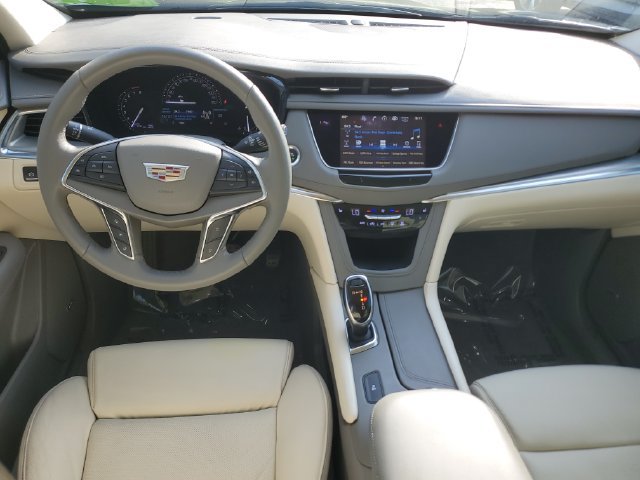 Certified 2017 Cadillac XT5 Luxury w/ Driver Awareness Package FWD image 17