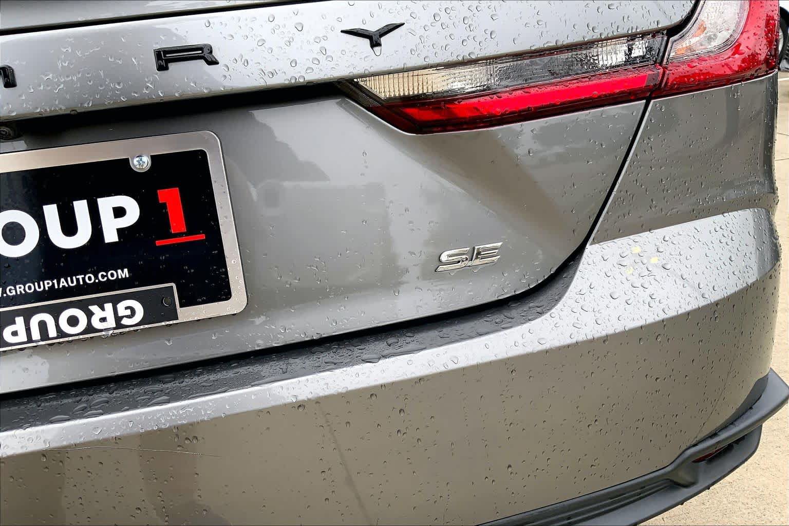 Used 2025 Toyota Camry SE FWD image 9