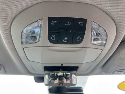 Used 2022 Chrysler Pacifica Touring-L FWD image 43