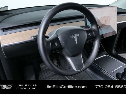 Used 2022 Tesla Model Y Long Range image 35