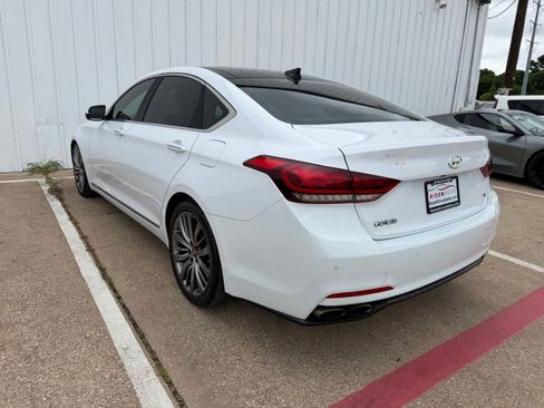 Used 2015 Hyundai Genesis 5.0 RWD image 4