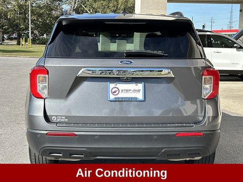Used 2024 Ford Explorer XLT image 6