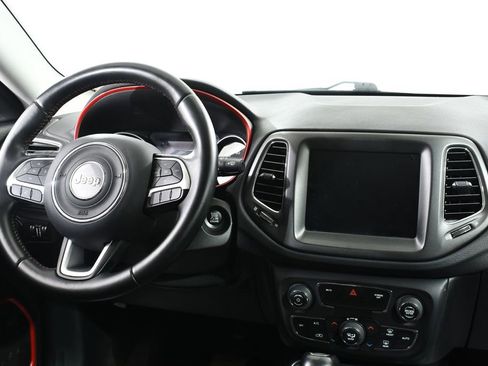 Used 2019 Jeep Compass Trailhawk image 8