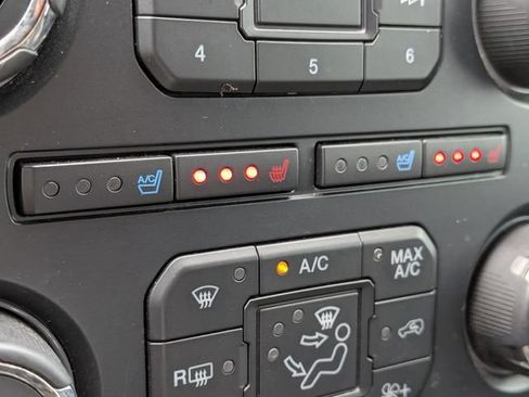 Used 2017 Ford Expedition Platinum RWD image 28