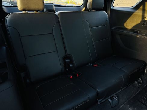 Used 2023 Chevrolet Traverse Premier w/ Redline Edition FWD image 18