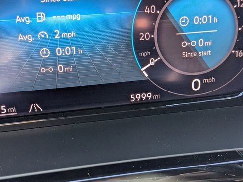 Used 2025 Volkswagen Atlas Cross Sport SE image 31