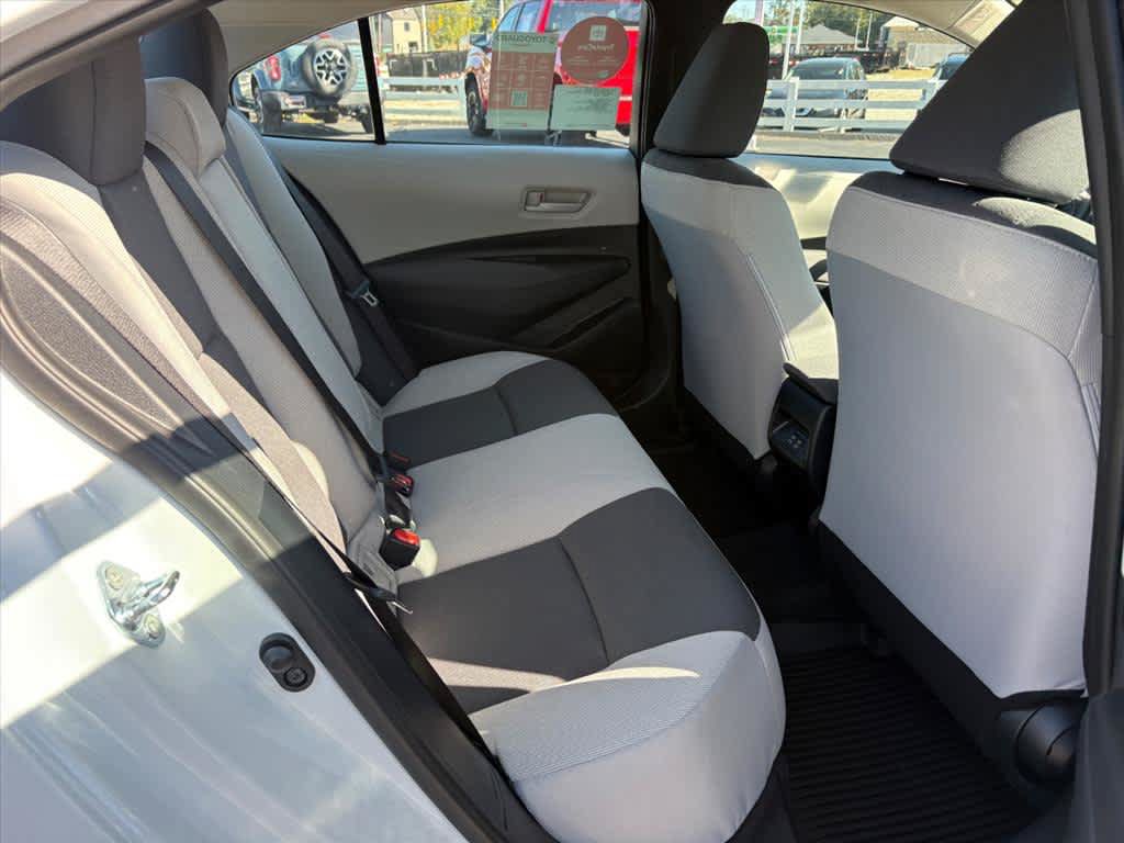 Used 2027 Toyota Corolla LE FWD image 7