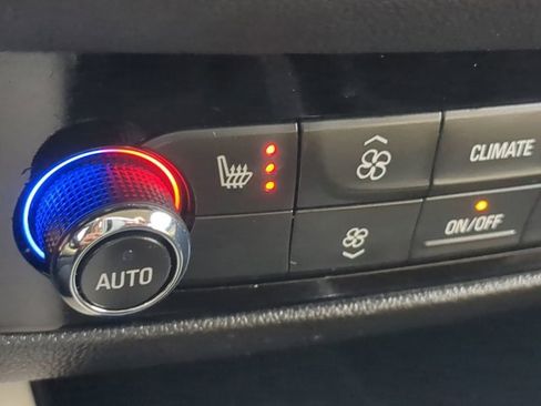 Used 2021 Buick Enclave Essence image 22