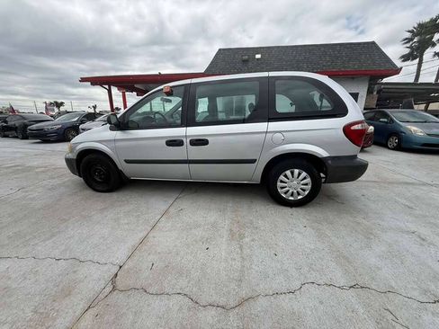 Used 2005 Dodge Caravan SE w/ Popular Equipment Group FWD image 13