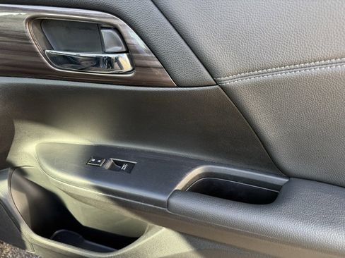 Used 2017 Honda Accord EX-L image 46