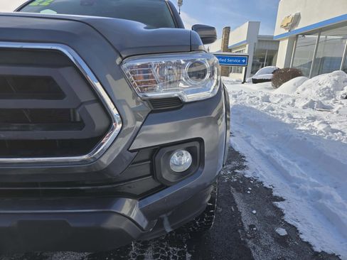 Used 2022 Toyota Tacoma SR5 image 9