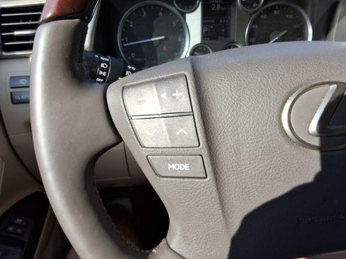 Used 2013 Lexus LX 570 4WD w/ Luxury Pkg image 32