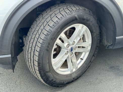 Used 2023 Ford Explorer XLT w/ Equipment Group 202A AWD/4WD image 9