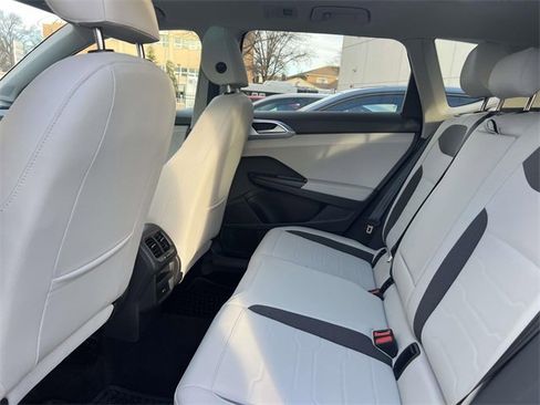 Used 2025 Volkswagen Taos SE image 13