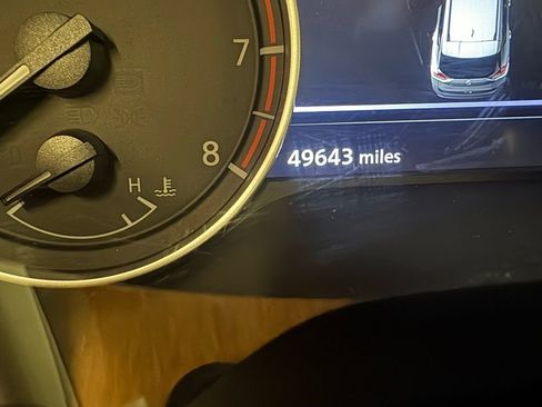 Used 2023 Nissan Rogue SV image 3