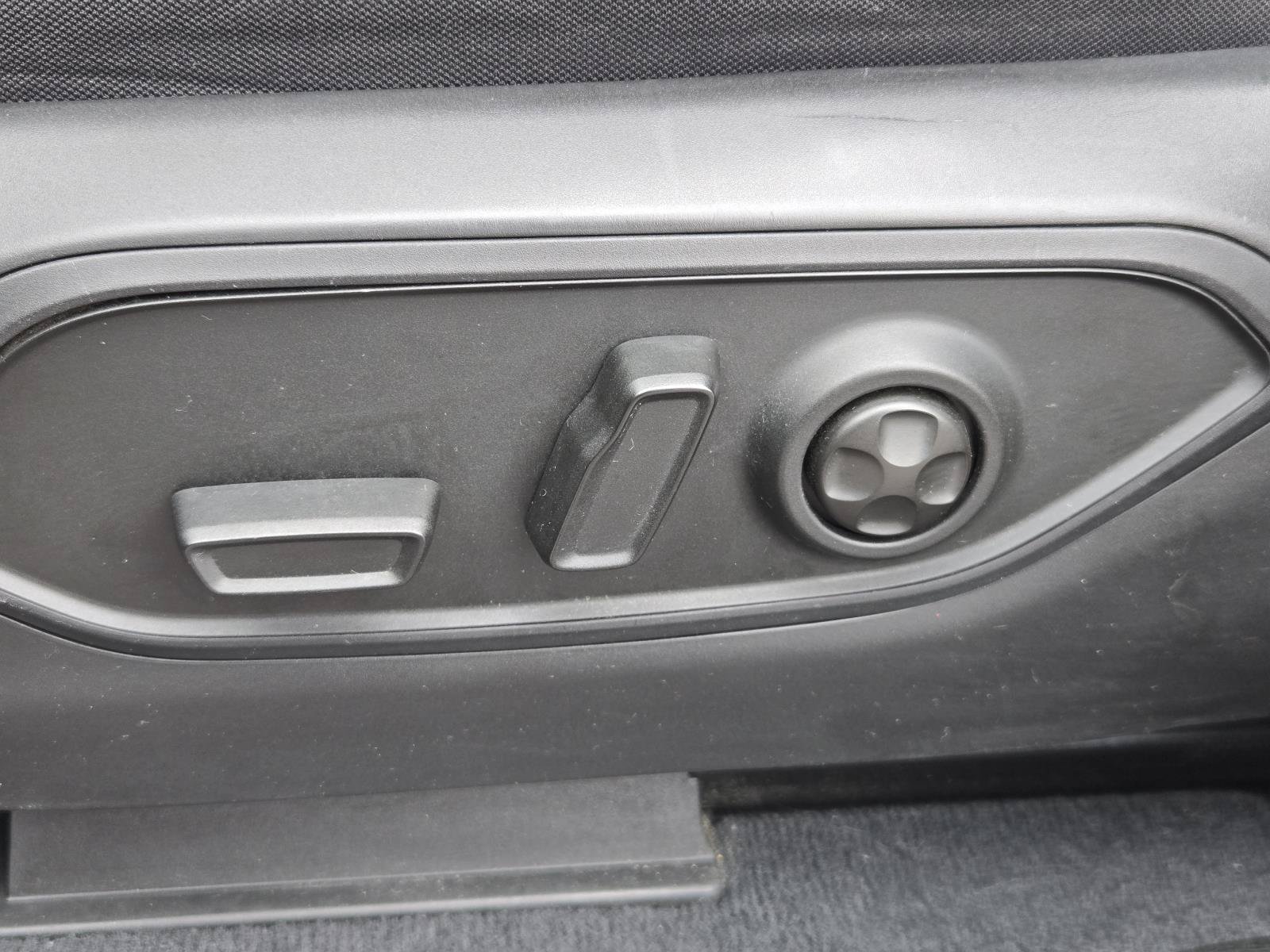 Used 2023 Jeep Grand Cherokee Laredo RWD image 23