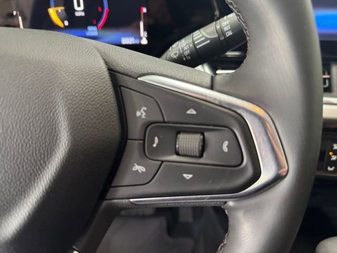 Used 2025 Chevrolet Trax LT w/ LT Convenience Package FWD image 18