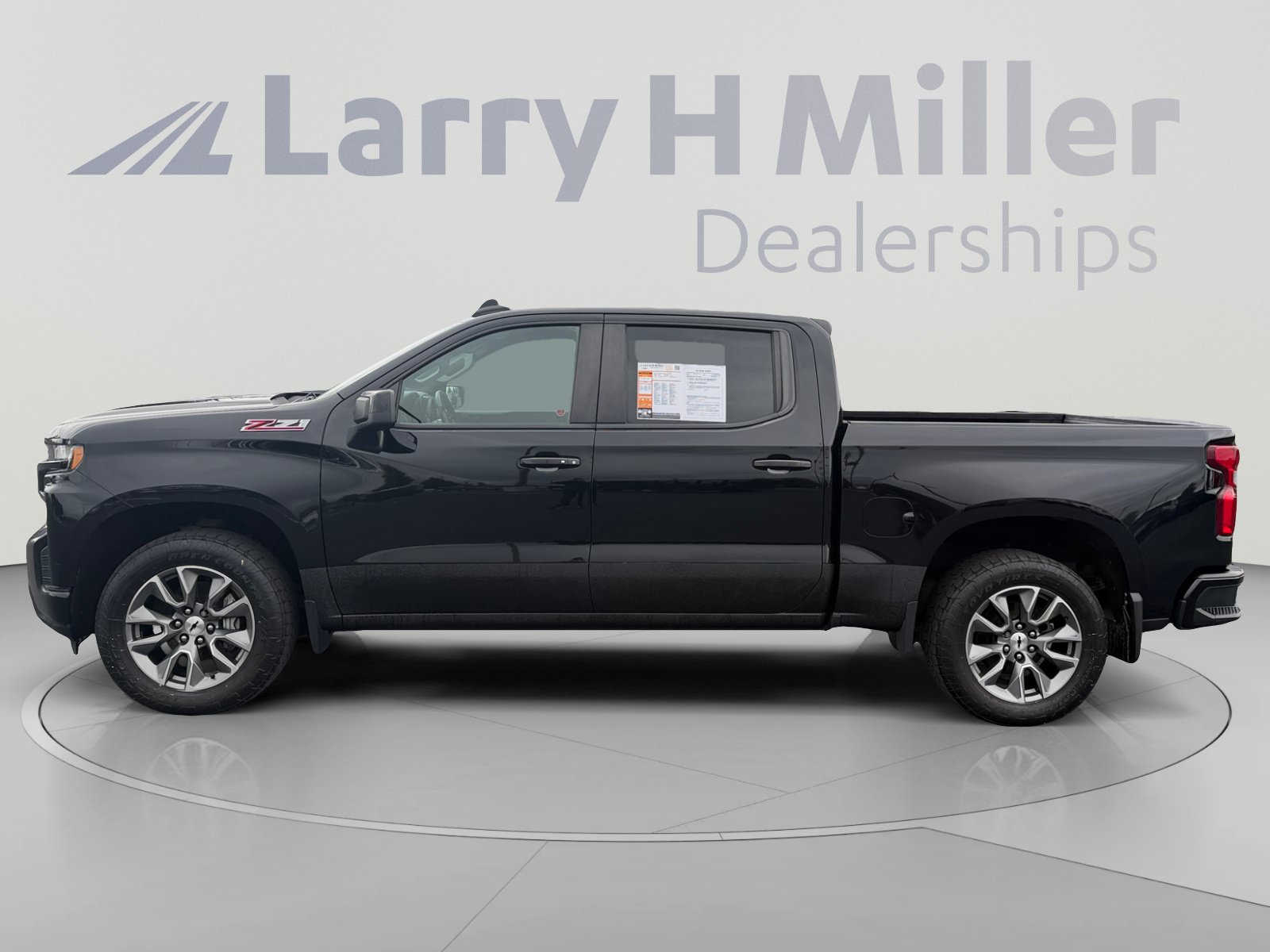 Used 2020 Chevrolet Silverado 1500 RST w/ True North Edition AWD/4WD image 2