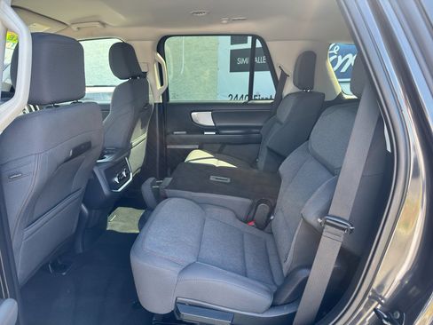 Used 2025 Ford Expedition Active RWD image 17