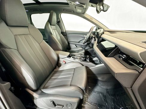 Used 2025 Audi Q6 e-tron Premium Plus image 26