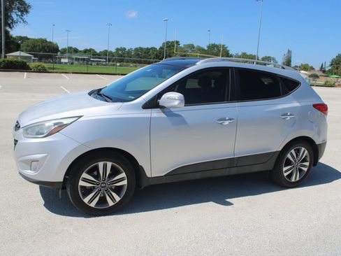 Used 2015 Hyundai Tucson Limited w/ Option Group 03 FWD image 4