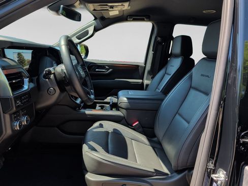 Used 2025 GMC Yukon Denali AWD/4WD image 16