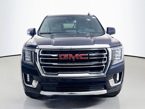 Used 2024 GMC Yukon SLT w/ SLT Luxury Package RWD image 2