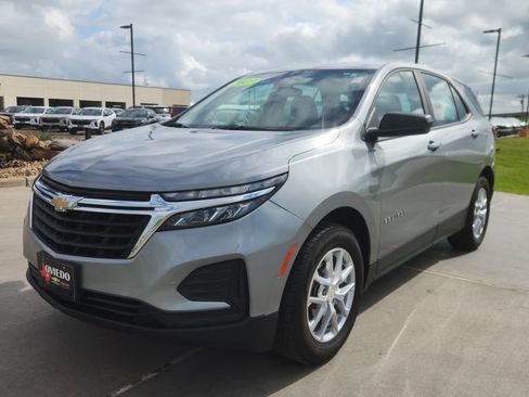 Used 2023 Chevrolet Equinox LS FWD image 2