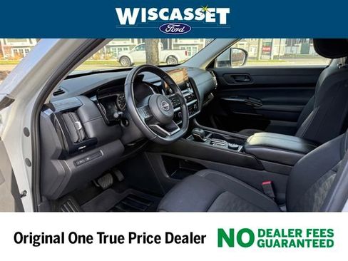 Used 2024 Nissan Pathfinder SV image 4