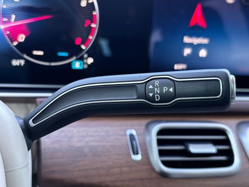 Used 2025 Mercedes-Benz Maybach GLS 600 4MATIC image 27