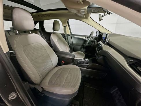 Used 2020 Ford Escape SE image 29