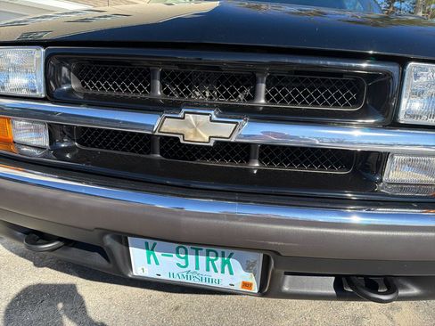 Used 2001 Chevrolet S10 Pickup LS image 6