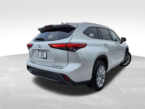 Used 2022 Toyota Highlander Limited image 6