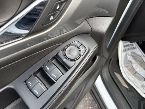 Used 2023 Chevrolet Traverse LT w/ Rear Camera Mirror Package image 14