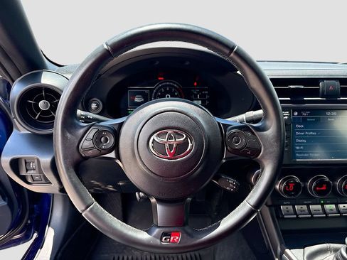 Used 2023 Toyota GR86 w/ ALL Weather Mat Package (TMS) RWD image 11