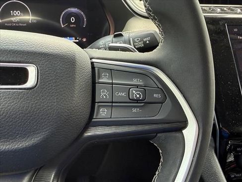 Used 2023 Jeep Grand Cherokee Laredo RWD image 22