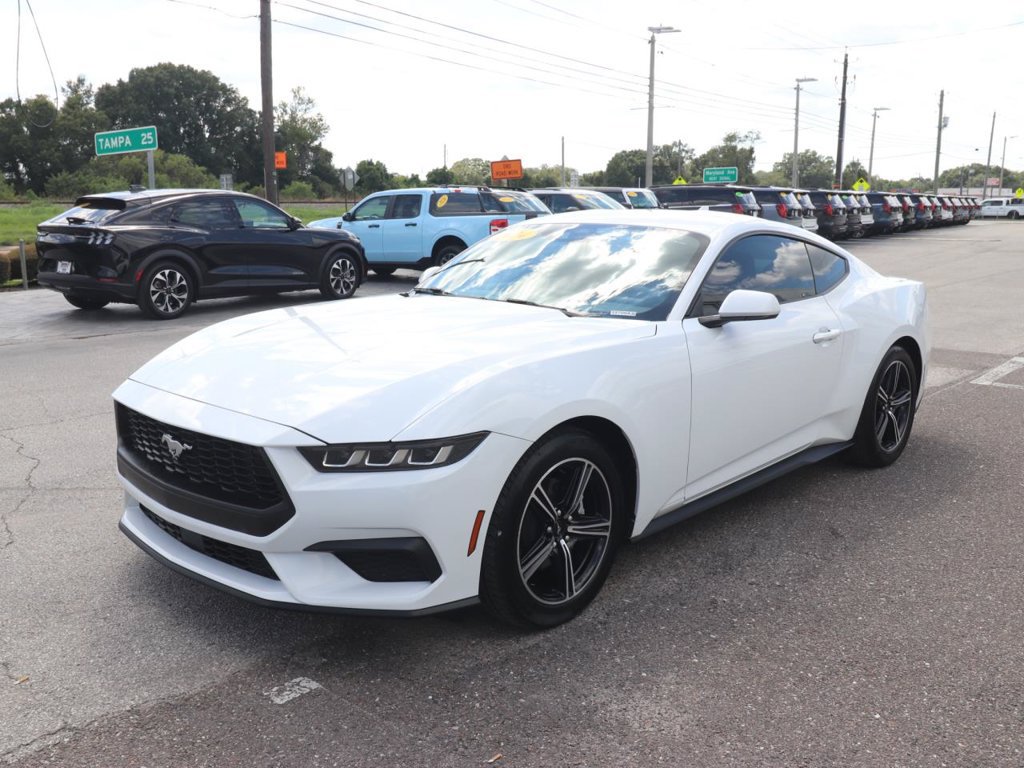 Used 2024 Ford Mustang Coupe RWD image 3