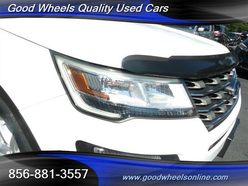 Used 2017 Ford Explorer XLT image 11