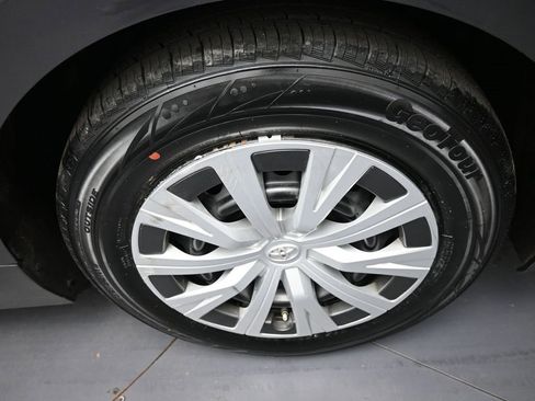 Certified 2019 Toyota Camry LE image 15