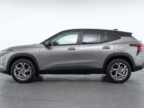 Used 2025 Chevrolet Trax LT image 5