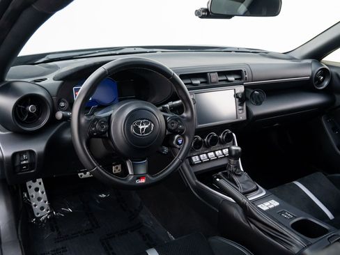 Used 2023 Toyota GR86 Premium w/ ALL Weather Mat Package (TMS) image 10