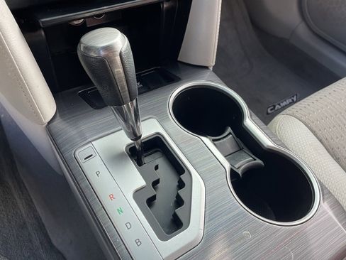 Used 2014 Toyota Camry XLE image 5