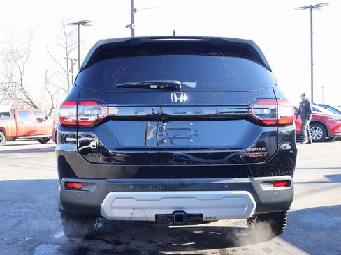 Certified 2025 Honda Pilot TrailSport image 6