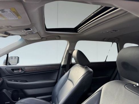 Used 2017 Subaru Outback 3.6R Limited image 12