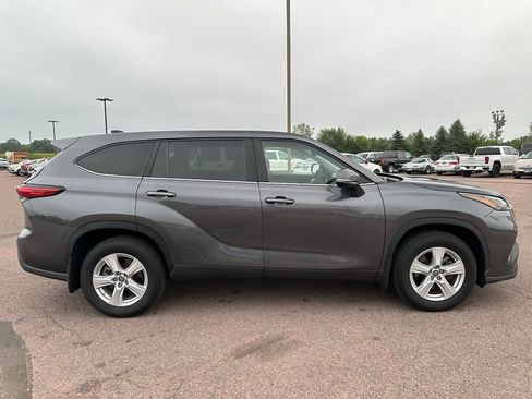 Used 2023 Toyota Highlander L FWD image 36