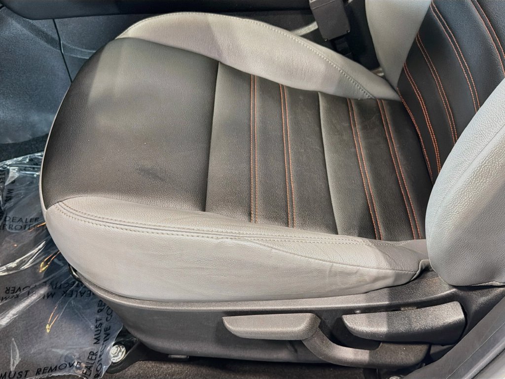 Used 2023 Nissan Kicks SR w/ SR Premium Package FWD image 16