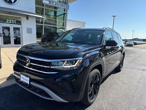 Used 2023 Volkswagen Atlas SE w/ Panoramic Sunroof Package AWD/4WD image 2