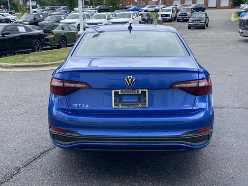 Used 2024 Volkswagen Jetta SE FWD image 6